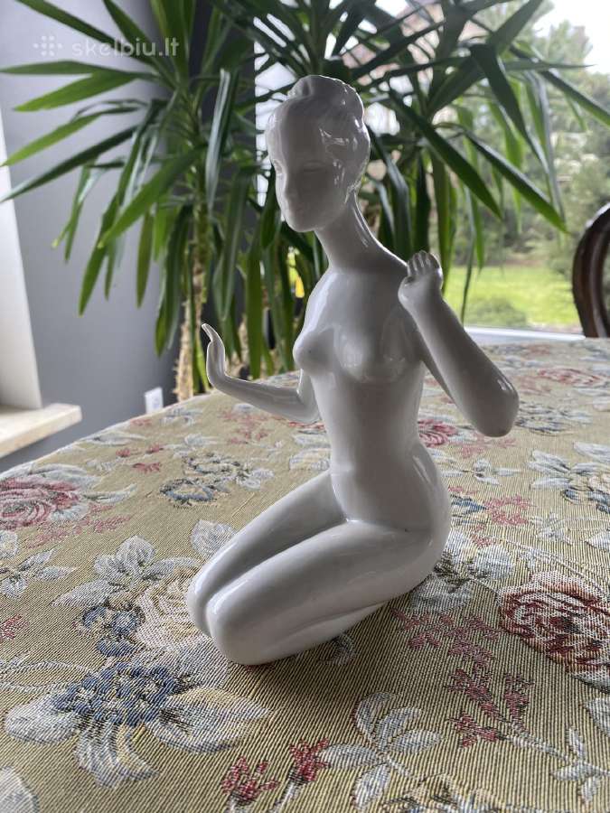 Porcelianinė moters skulptūrėlė - nuotraukos Nr. 4