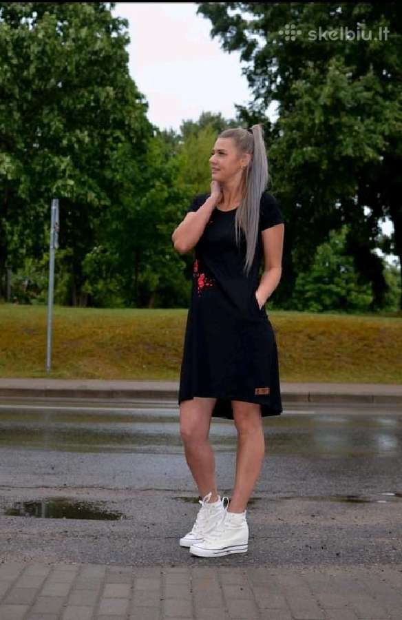 Juoda suknelė su gelytėm siuvinėta - nuotraukos Nr. 2
