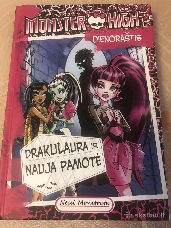 Drakulaura ir nauja pamotė