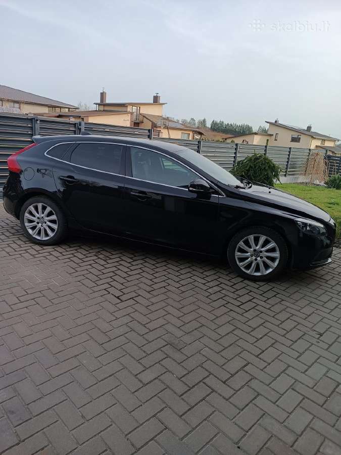 Volvo v40