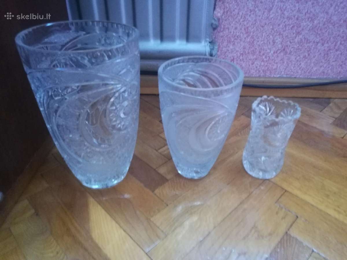 Parduodu įvairias Čekijos gamybos bohemia vazas