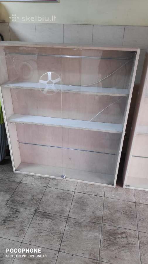 Lentyna vitrina (nauja) su LED apšvietimu.