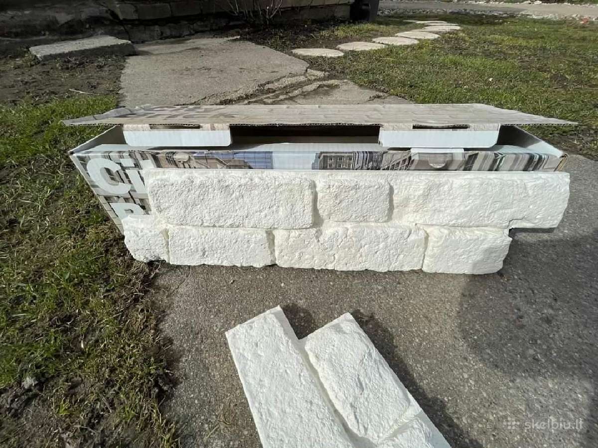 Naujos gipsinės plytelės
