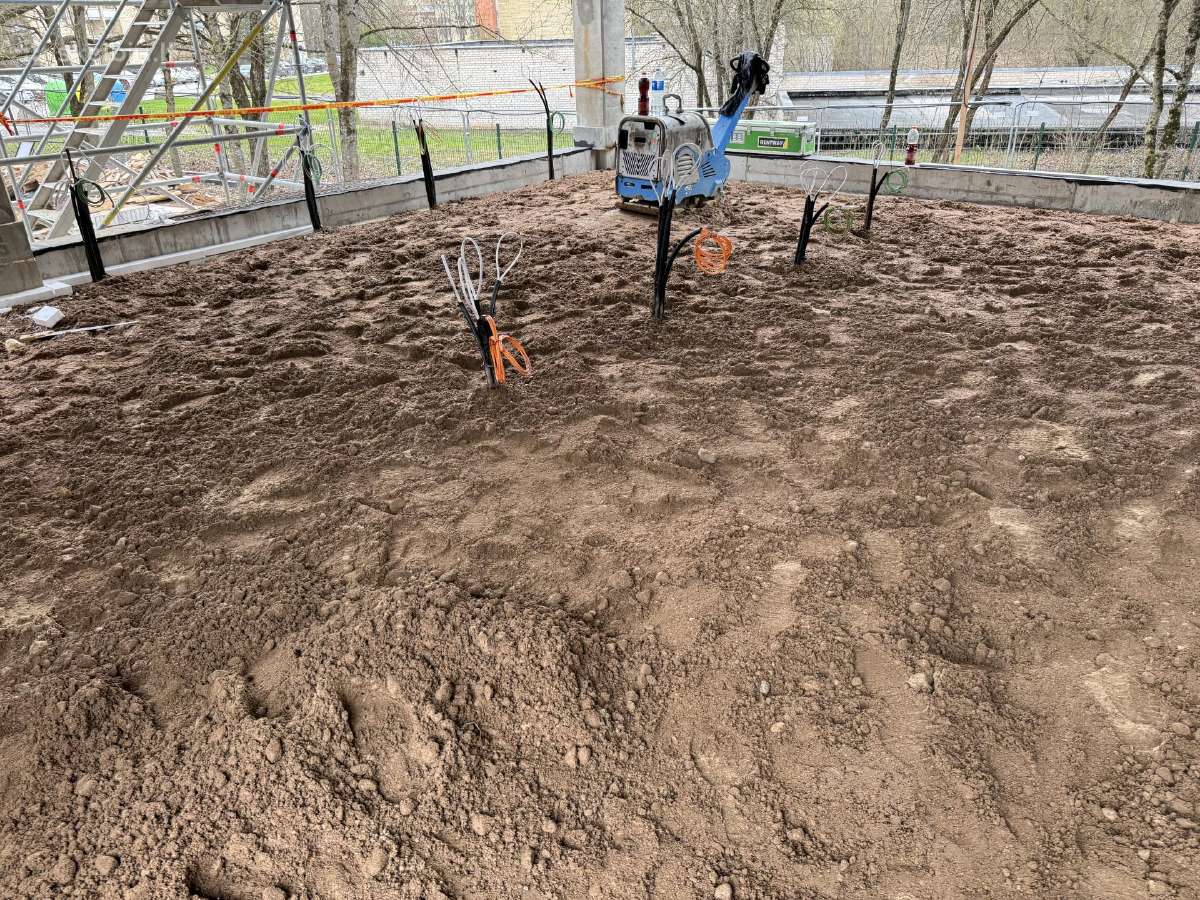 Reikalingi grindų betonuotojai ir paruošėjai.