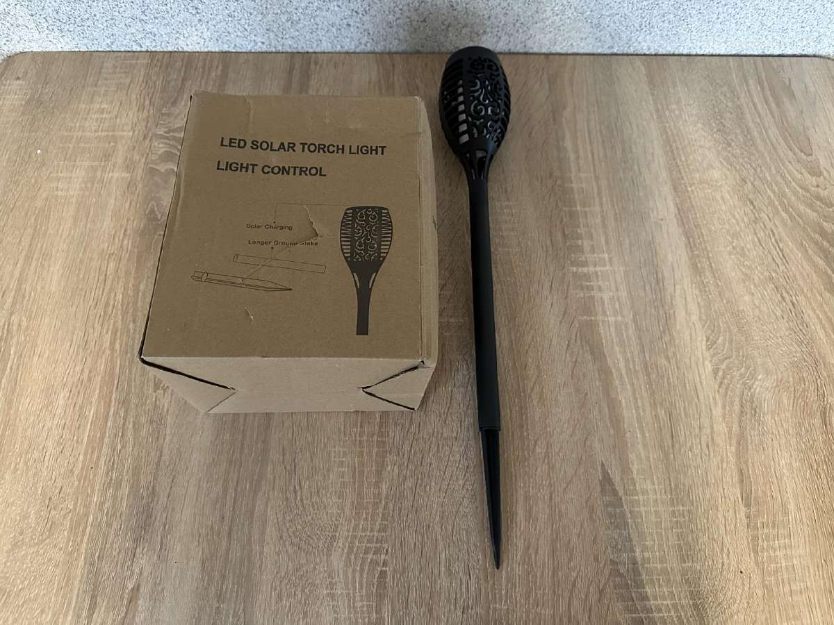Solarinė LED lempa "Deglas"