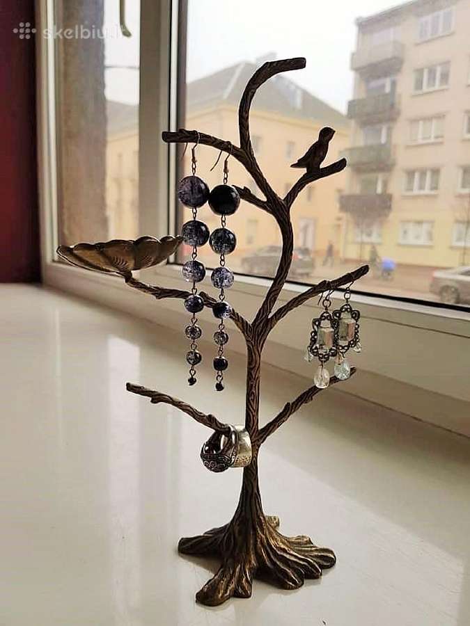 Žalvarinis vintažinis stovelis papuošalams