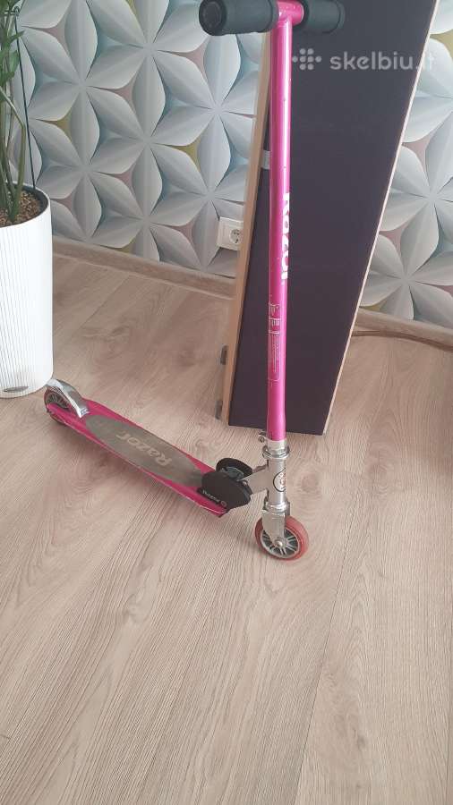 Paspirtukas Razor
