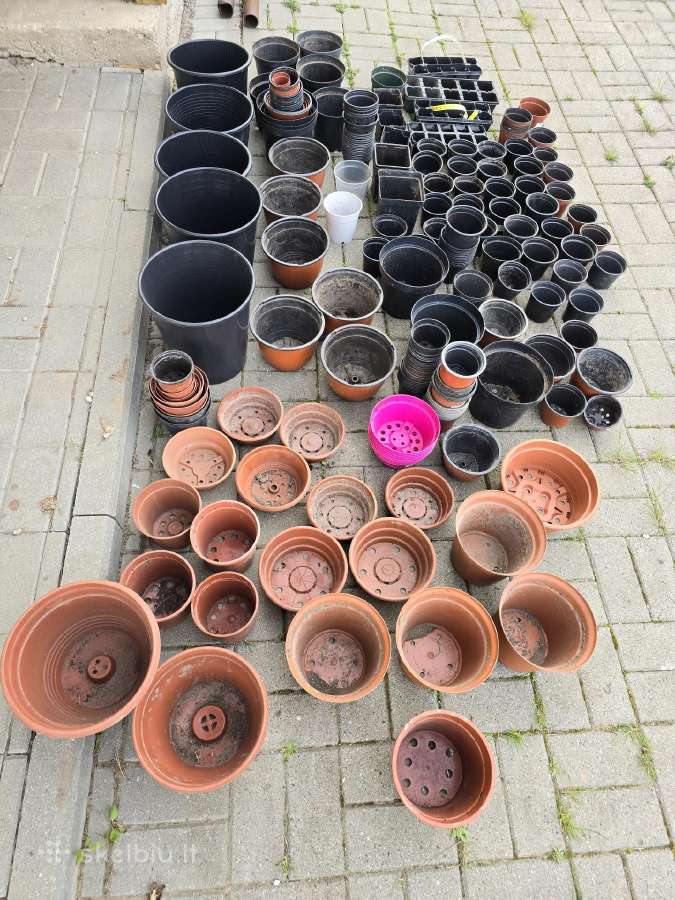 Labai daug plastikinių vazonų - nuotraukos Nr. 3