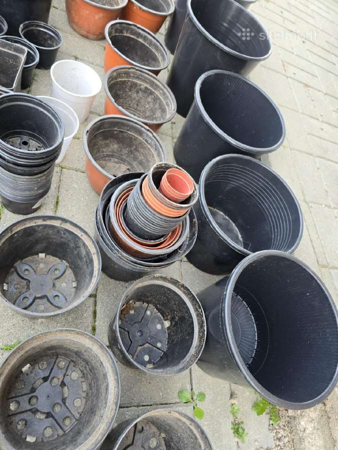 Labai daug plastikinių vazonų - nuotraukos Nr. 5
