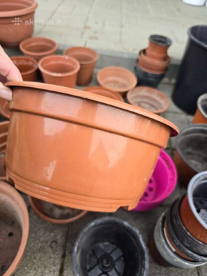 Labai daug plastikinių vazonų - nuotraukos Nr. 13