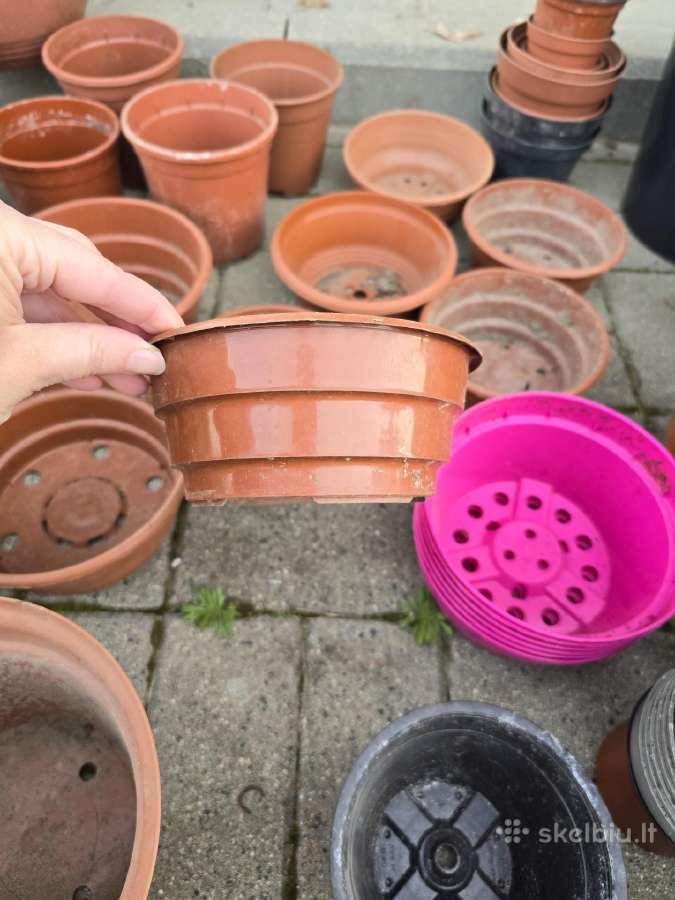 Labai daug plastikinių vazonų - nuotraukos Nr. 15