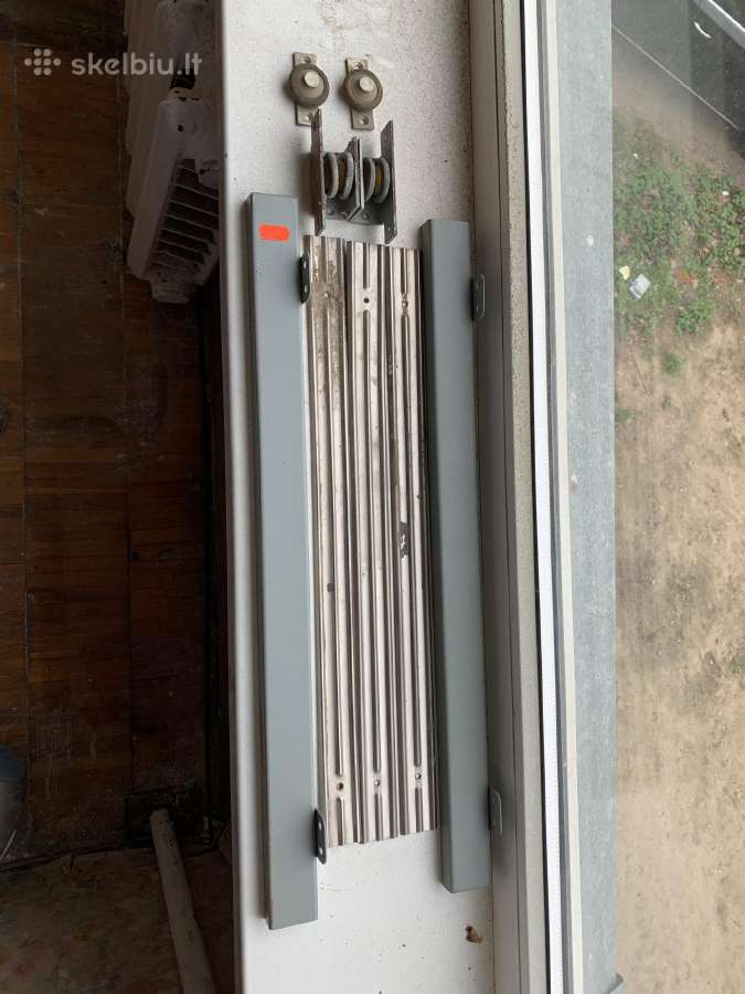 Duru stumdymo mechanizmas