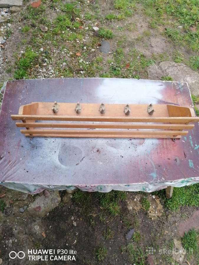 Medine Drabuziu kabykla su metaliniais kabukais - nuotraukos Nr. 2