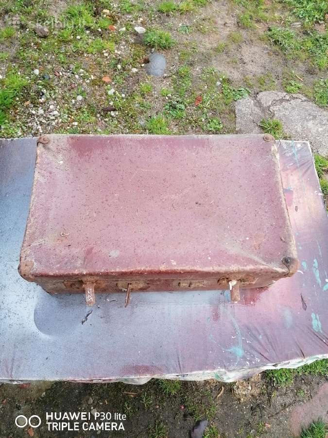 Senovinis kartoninis lagaminas be rankenos