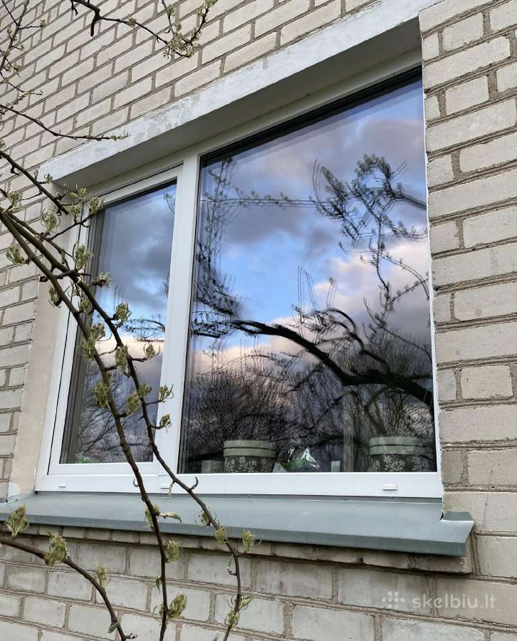 Langai uz puse kainos