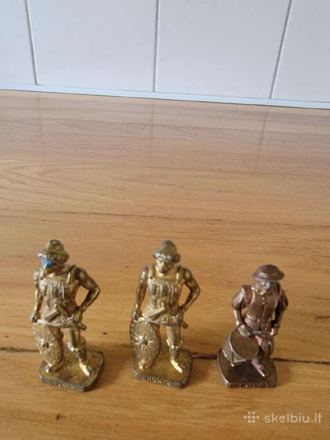 Kinder siurprizo metalinės karių figūrėlės