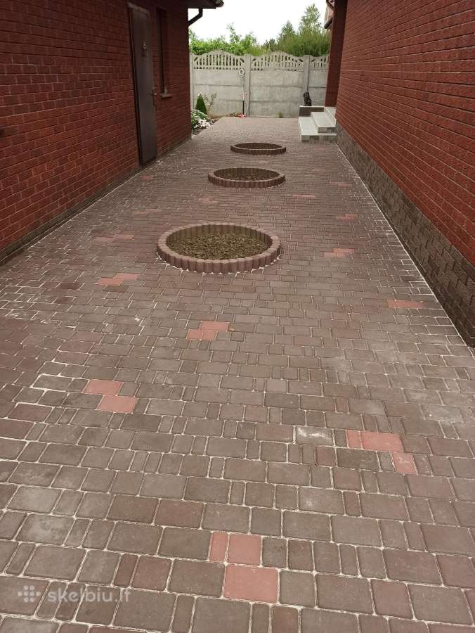 Trinkelių klojimas. / Укладка тротуарной плитки.
