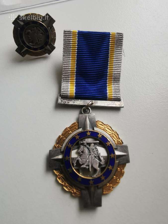 Medalis ir ženkliukas Lietuva Es Nato 2004