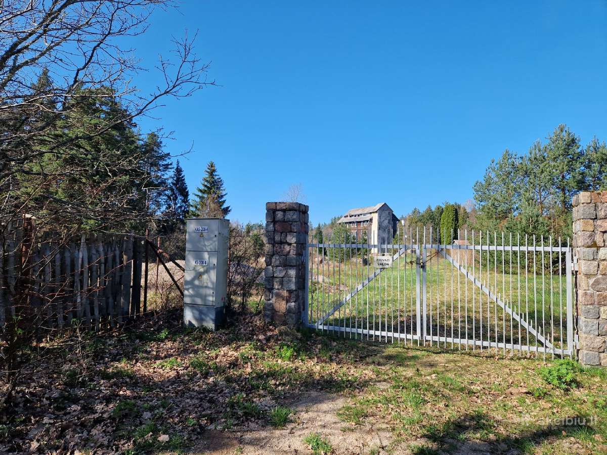 Unikalus kompleksas su užtvanka, pusiasalyje