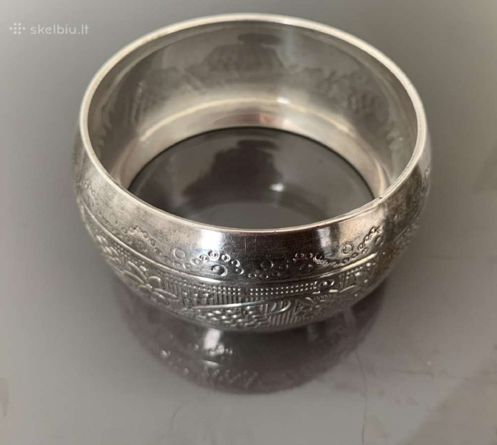 Pasidabruota plati metalinė apyrankė