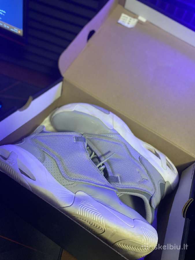 Jordan max aura 4