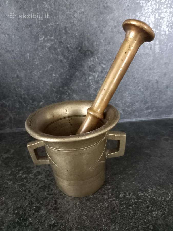 Žalvarinė grustūvė