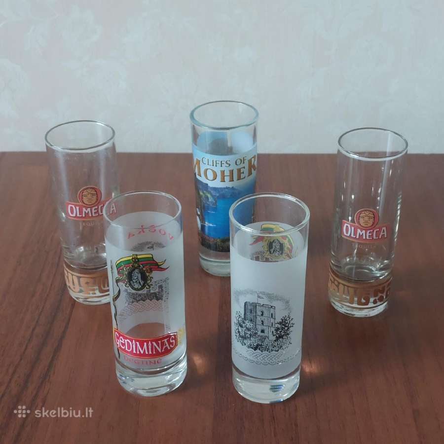 Suvenyrinės mažos stiklinės .Parduodu .
