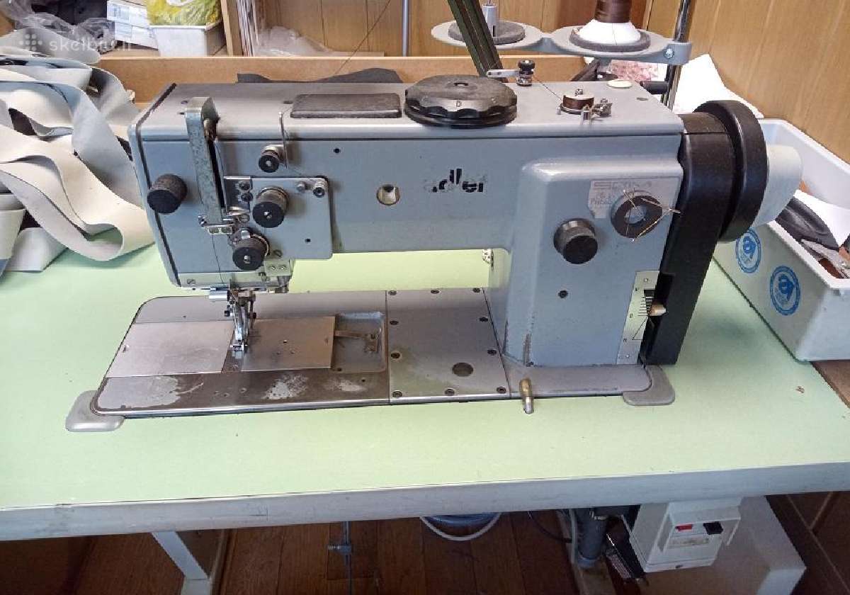 Siuvimo masina Durkopp Adler 467fa373 su stalu