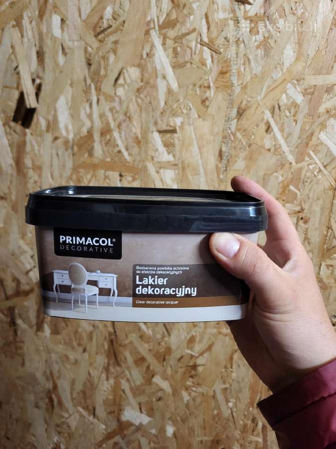 Dekoratyvinis lakas primacol apie pusė