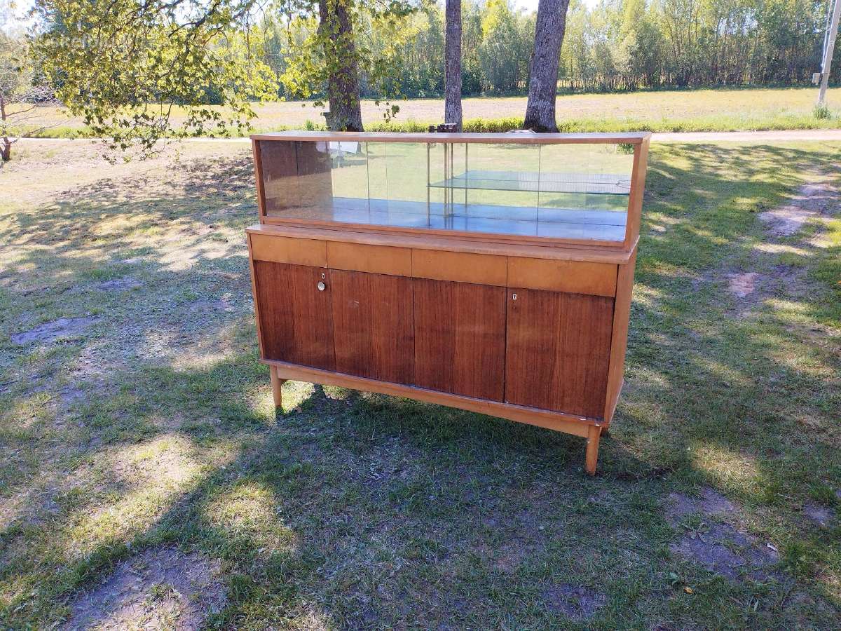 Mid century baldai