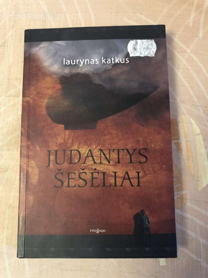 Judantys šešėliai