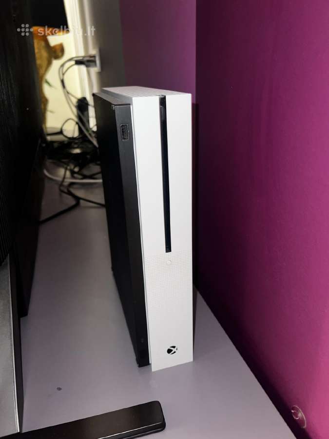 Xbox one s + keturi zaidimai