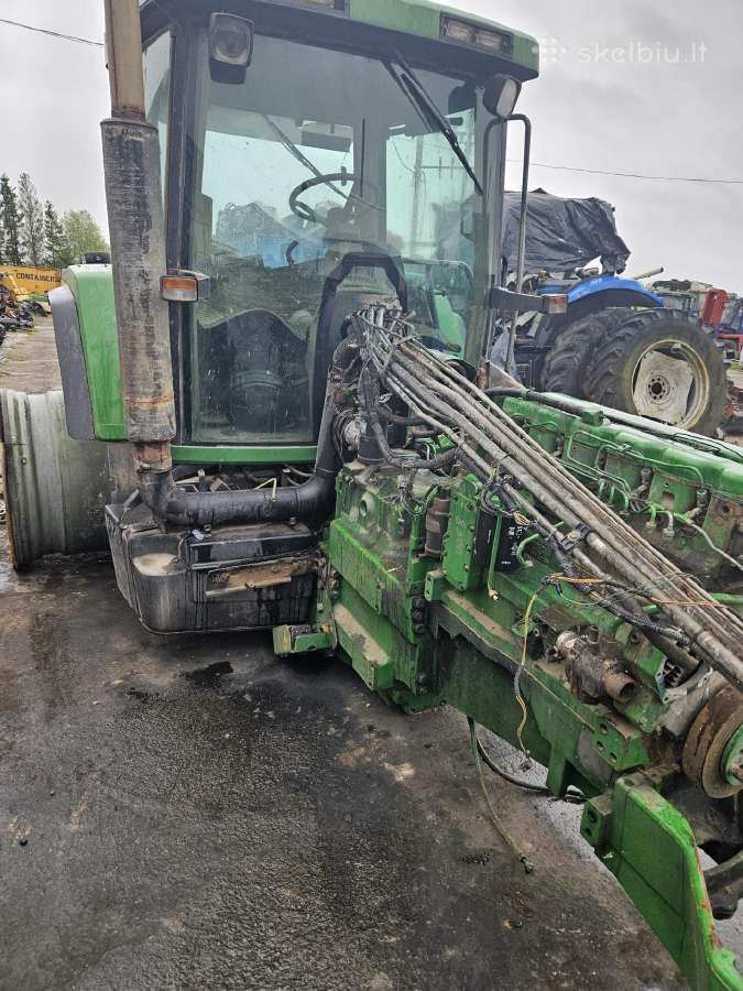 Traktorius John Deere 8300 ardomas dalimis