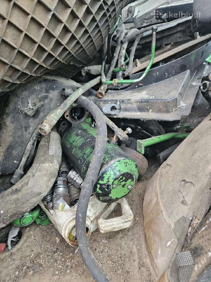 Traktorius John Deere 8300 ardomas dalimis - nuotraukos Nr. 2