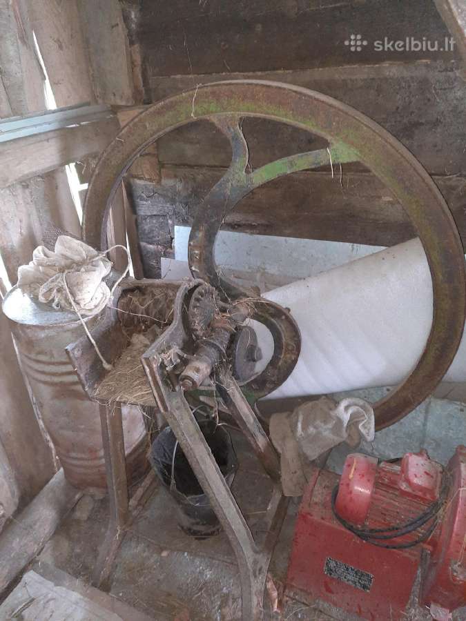 Plugai, vežimo ratai, roges, akėčios, malūnas ,