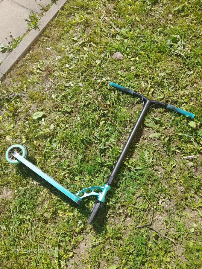 Puikios būklės žaliai-juodas Mgp paspirtukas