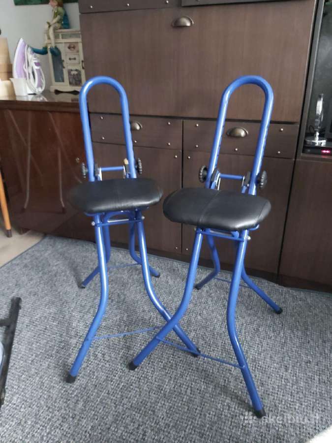 Elegantiškos aukštos kėdės su odinėmis sėdynėmis