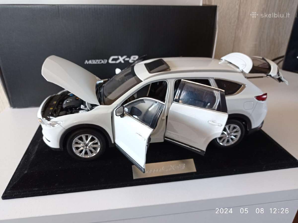 Mazda CX 8 1:18