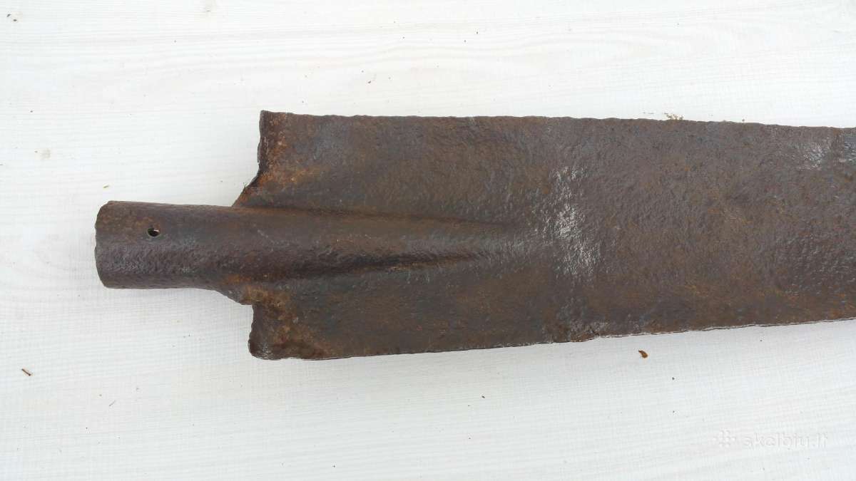 Antikvarinis ilgas siauras kastuvas grioviui kasti