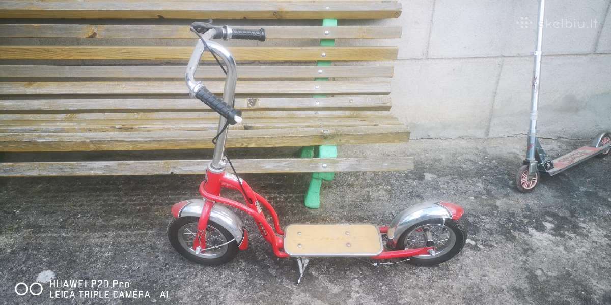 Parduodami 2 naudoti vaikiski paspirtukai.