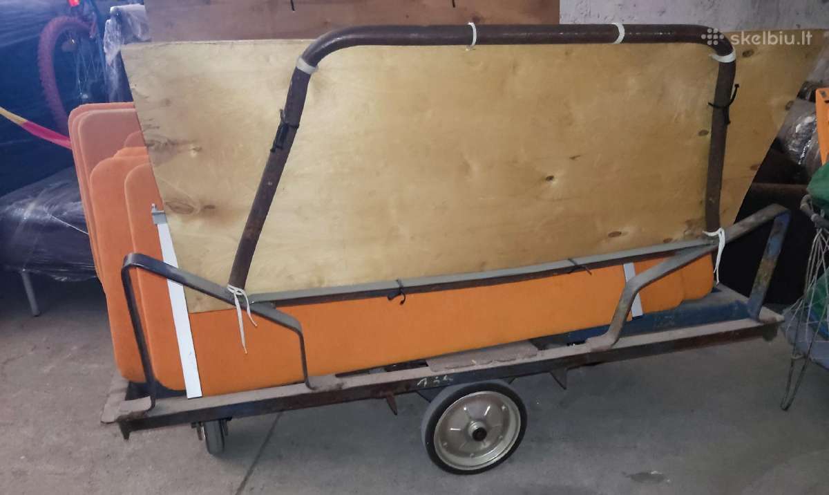 Naudoti vežimėliai daiktų transportavimui