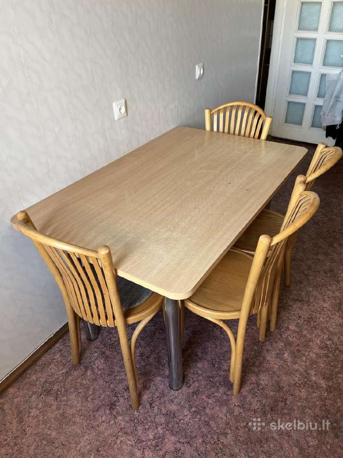 Virtuvis stalas ir kėdės pirkta Isku baldai, UAB