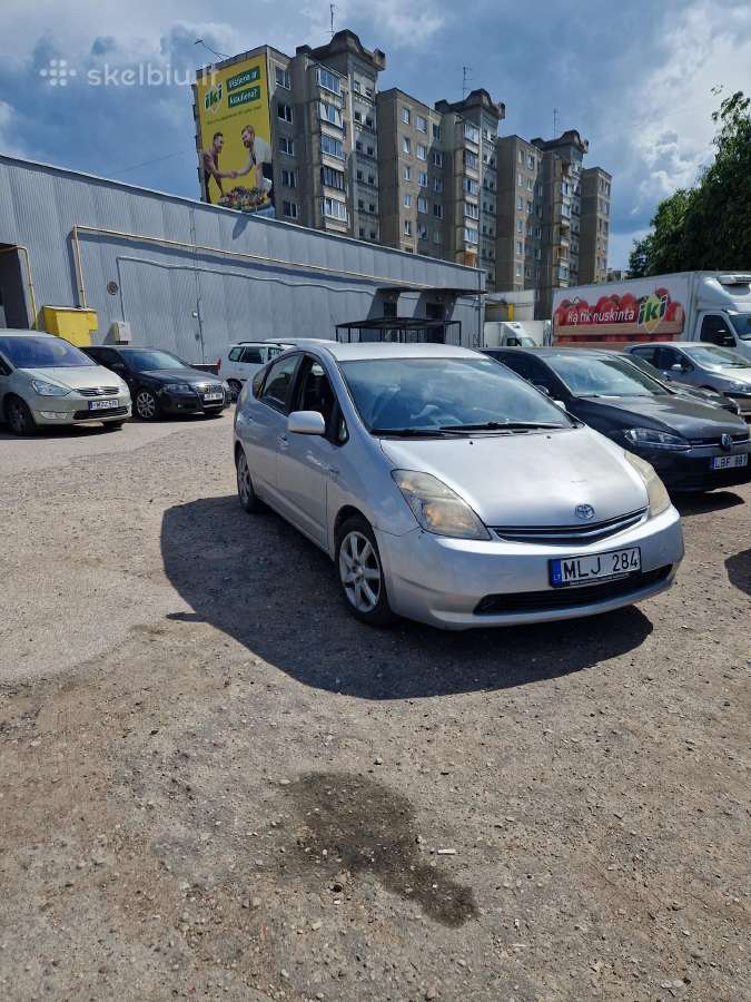 Prius hybridas, dujos 110€ sav.