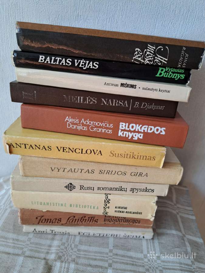 12 vnt. Knygų