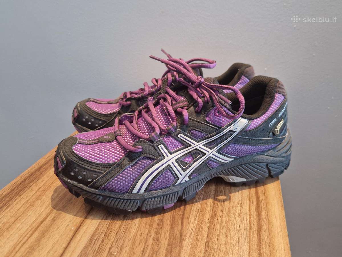 Asics žygio bateliai su goretex ir dygliais