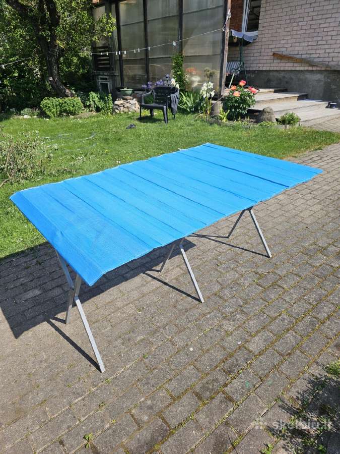 Sulankstomas stalas lauko prekybai