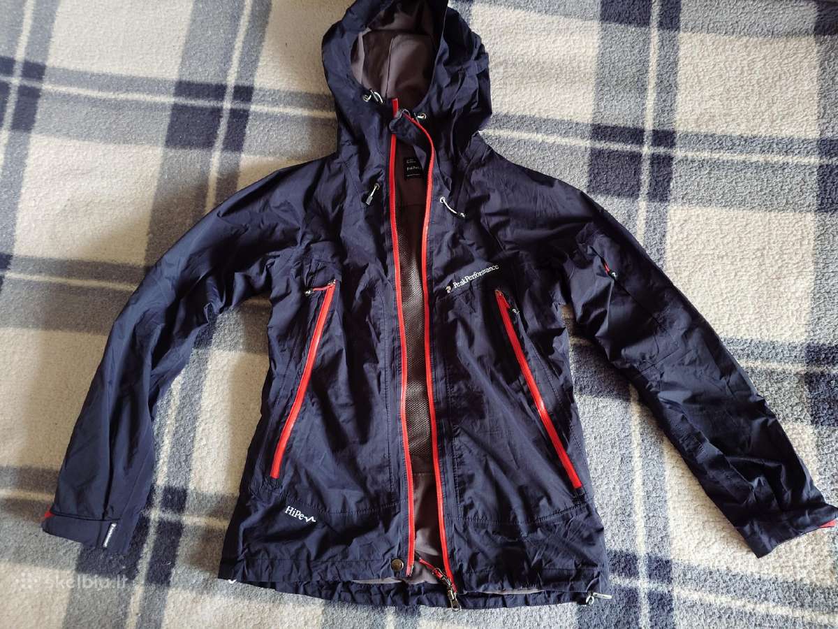 Moteriška peak performance striukė.