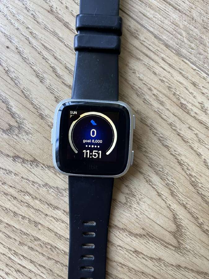 Gražus bei funkcionalus Fitbit Versa laikrodis - nuotraukos Nr. 3