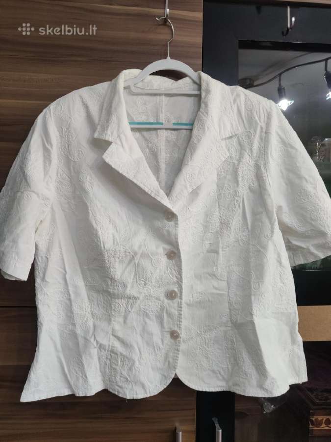 Baltas didesnio dyžio švarkelis 4xl