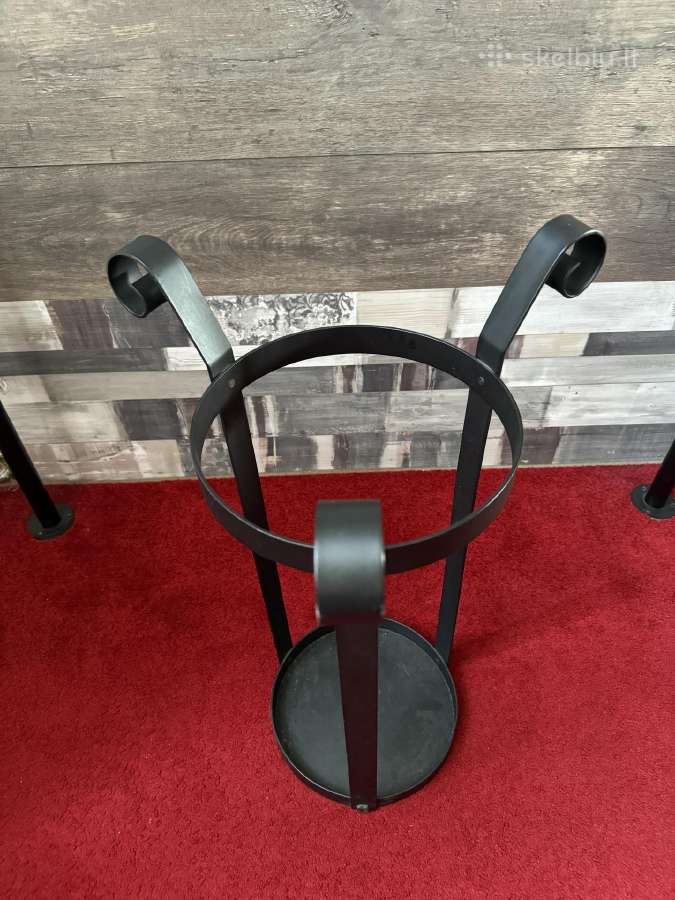 Metalinis skėčių stovas